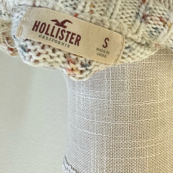 Hollister Sweater - Small - Picture 6 of 6